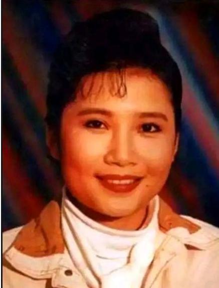 李娜在五台山唱的第一首歌的视频,李娜出家五台山第一次演唱的歌