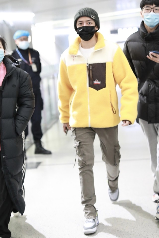 侯明昊全身皮衣穿搭,侯明昊同款羊羔毛