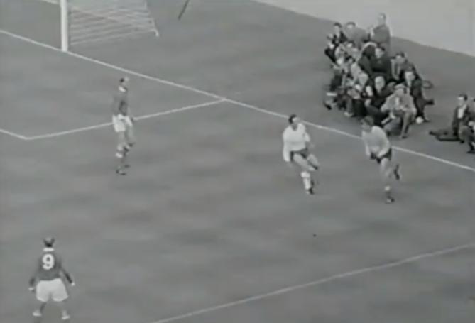 苏联黑蜘蛛,前苏联门将雅辛简介