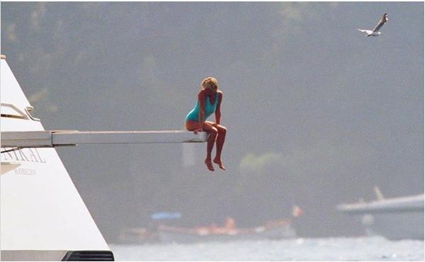 戴安娜王妃穿搭有多大胆,永远的王妃戴安娜