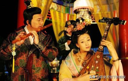 杨贵妃死后唐玄宗写给她的诗,杨贵妃因为什么而死