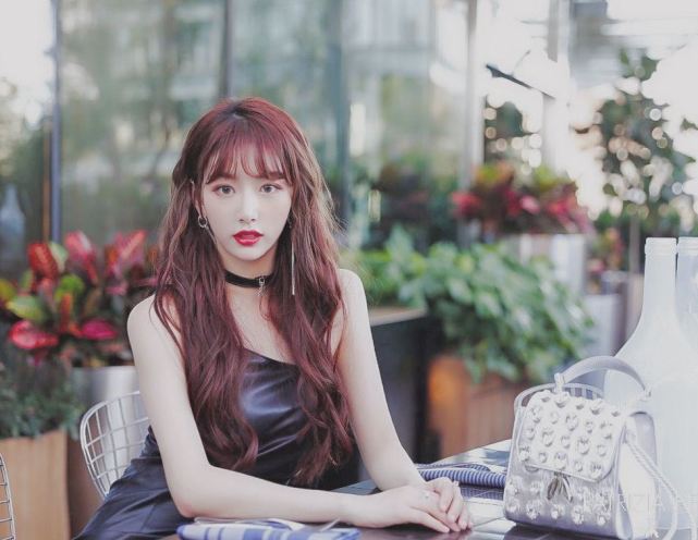 女星怼脸照刘亦菲,周冬雨脸颊凹陷对比图