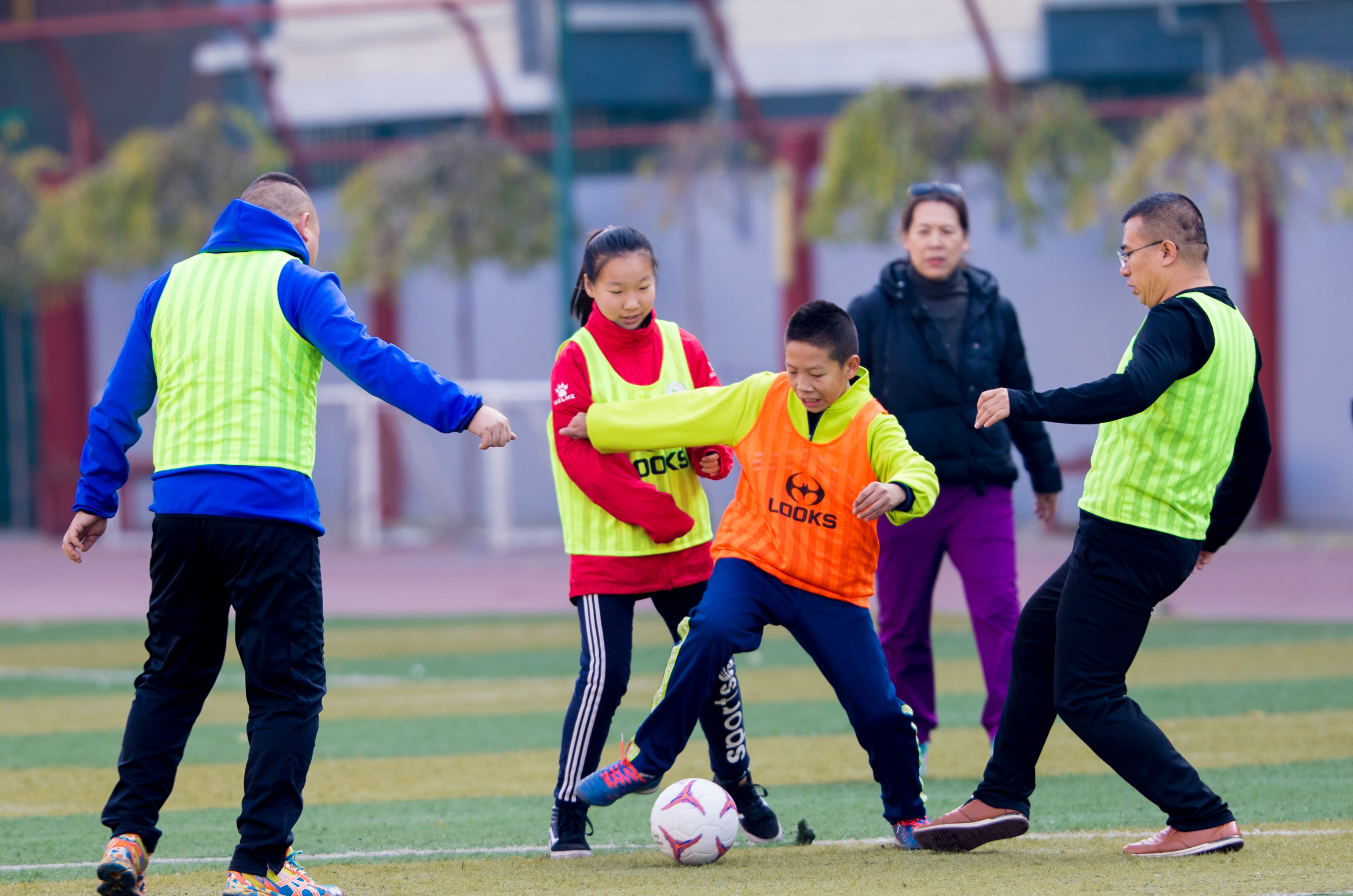 相约绿茵场追逐足球梦,相约绿茵场足球