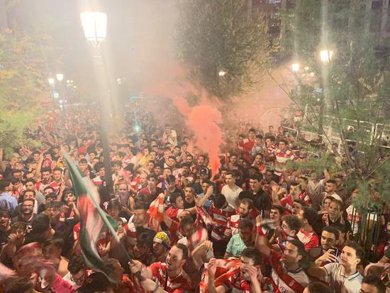 西甲又多一支中资队！全城疯狂庆祝，80后中超老总：我兑现了承诺