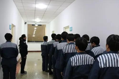 不给监狱里的人寄零花钱会怎样,不给监狱服刑人员打钱行吗