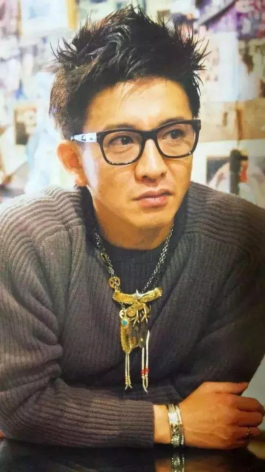 银饰潮穿搭女,夏季银丝服装怎么搭配好看