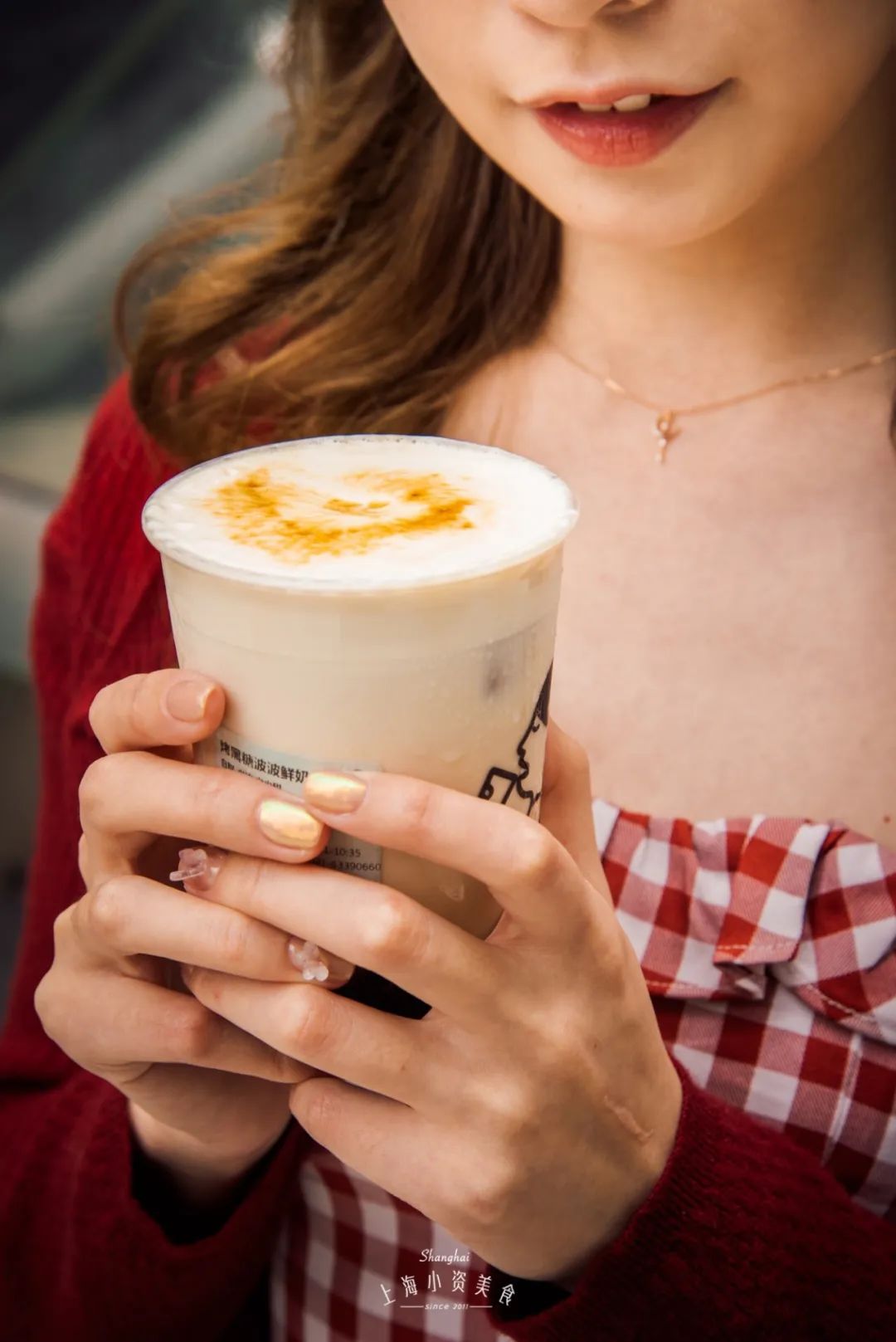 网红饮料喝起来,中药奶茶网红饮品