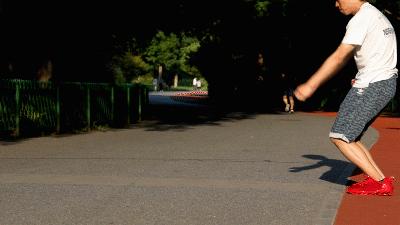 才百元白菜价！阿迪达斯同款科技刀锋鞋，鞋底藏了28片“弹簧”