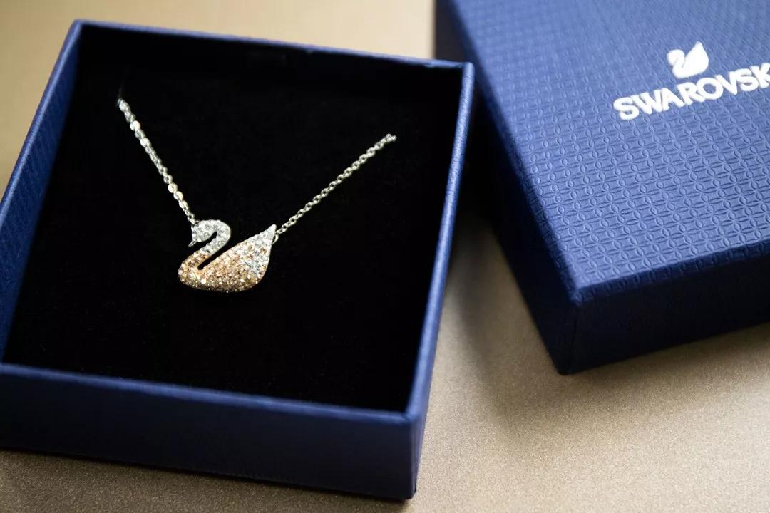 古力娜扎为国人发光的美貌,古力娜扎为韩国明星颁奖