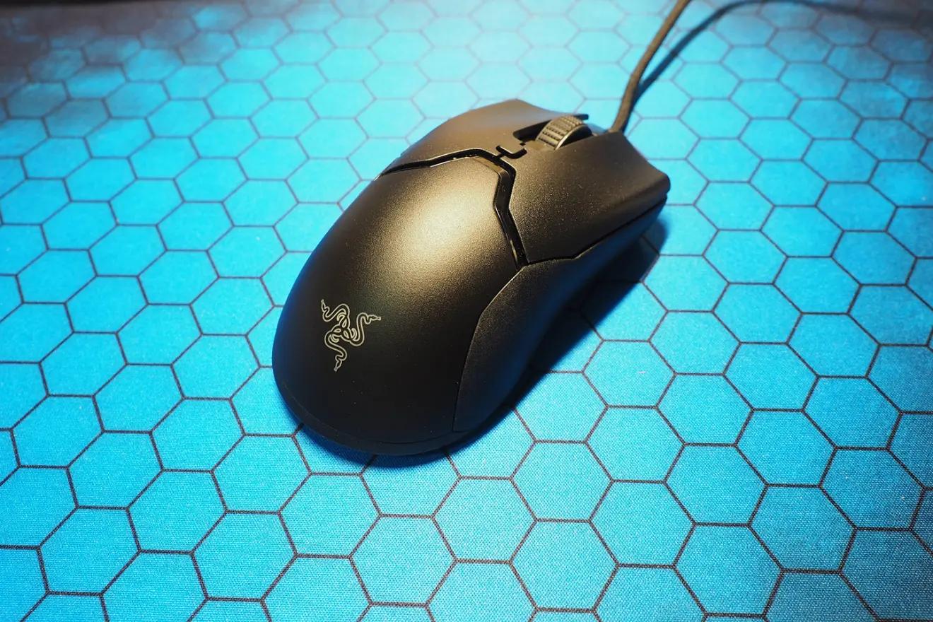 雷蛇毒蝰终极版无线鼠标评测,雷蛇毒蝰mini游戏鼠标评测