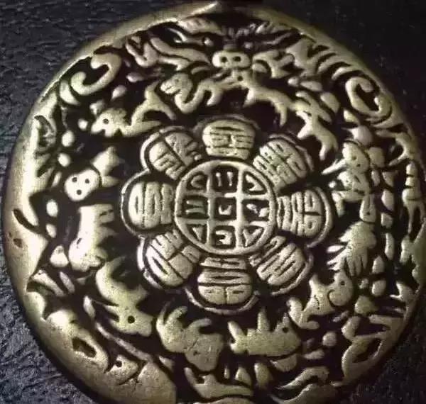 九宫八卦牌可以放床头吗,如何买到好的九宫八卦牌