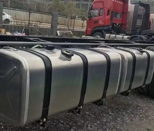 18款解放jh6500马力牵引车怎么样,解放j7对比欧曼est汕德卡旗舰高栏