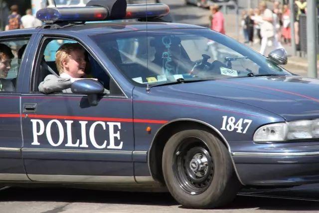 深夜除了晒烤串，还能晒太阳