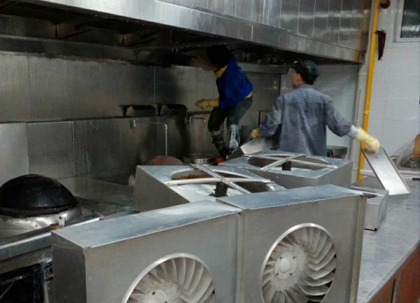 国家规定酒店大型油烟机多久清洗,酒店厨房抽油烟机清洗解决方案