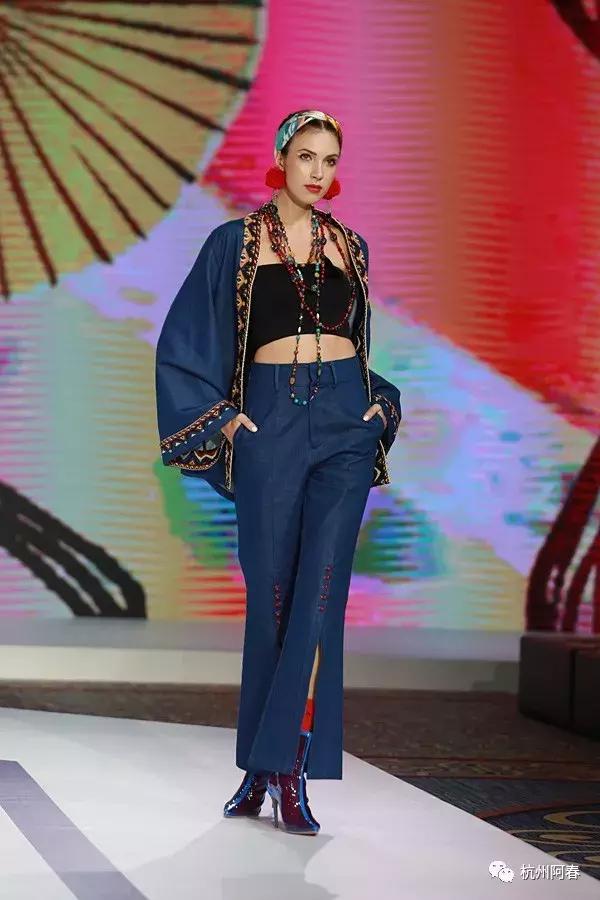 超百图再现2018年服装圈内那三十道靓丽风景……