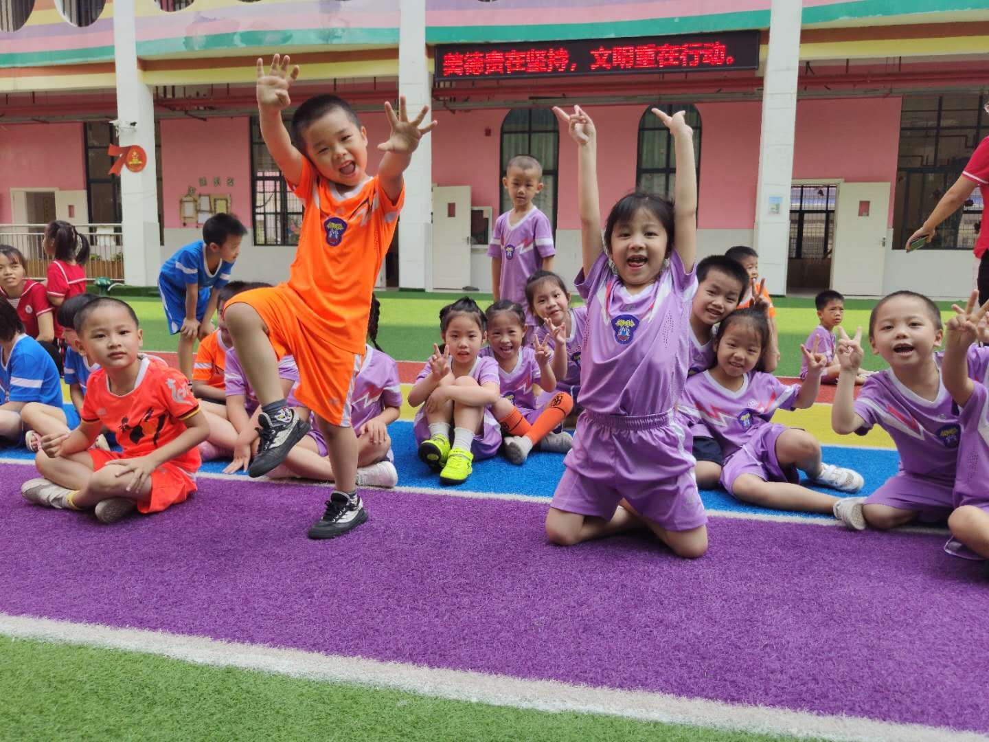 幼儿足球教学内容安排,幼儿足球运动应注意什么