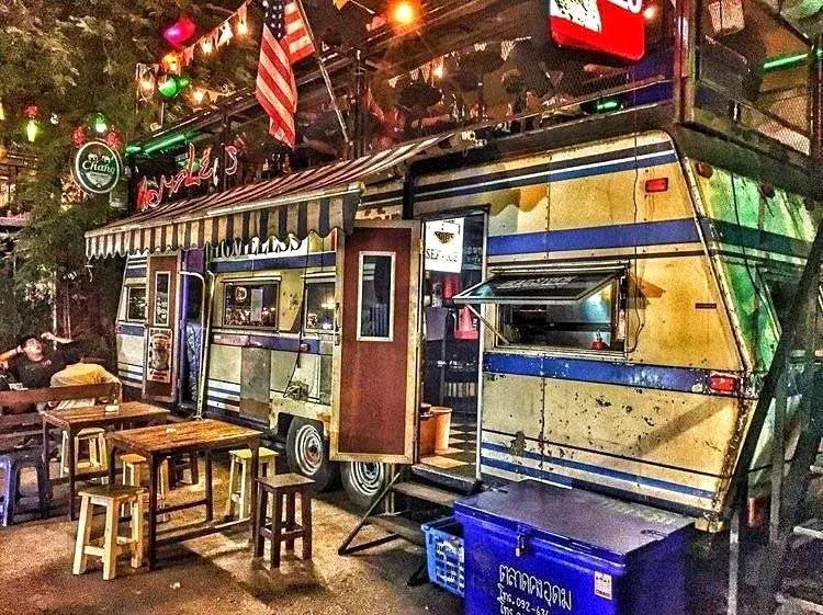 泰国最出名的夜市,泰国最繁华的夜市