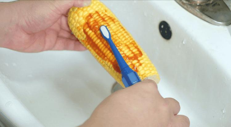 电动牙刷水里震动效果,电动牙刷刷牙的正确方法3d演示