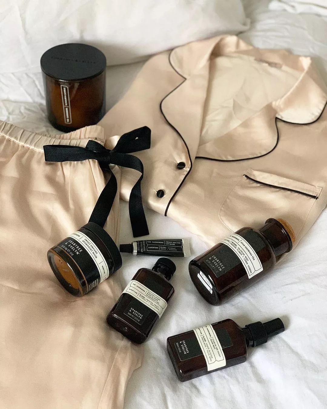 即使不出门也要穿出睡衣的别致,穿睡衣成了一种时尚