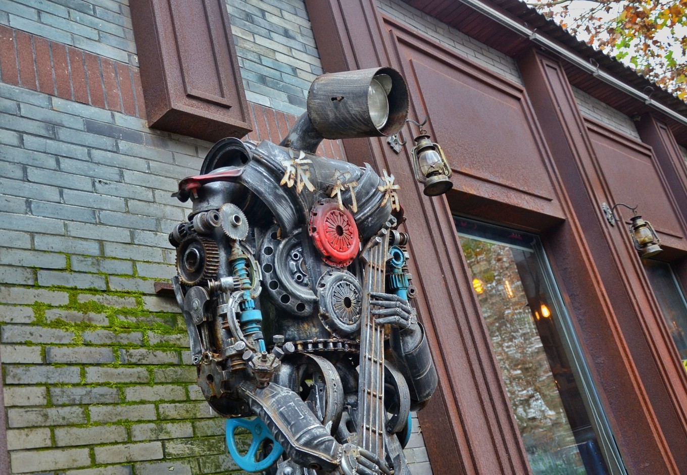 一座白楼，青山环绕，云卷雾舒～享受在莫干山野的娴静自由