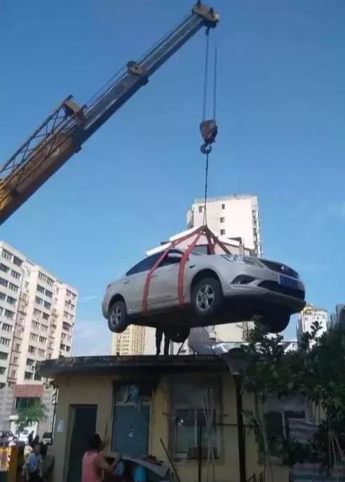 业主用车堵小区屡屡发生，物业如何处置才算恰当？