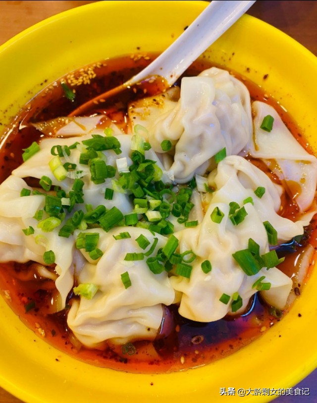 成都美食小吃视频,品尝成都美食必吃的十大名小吃