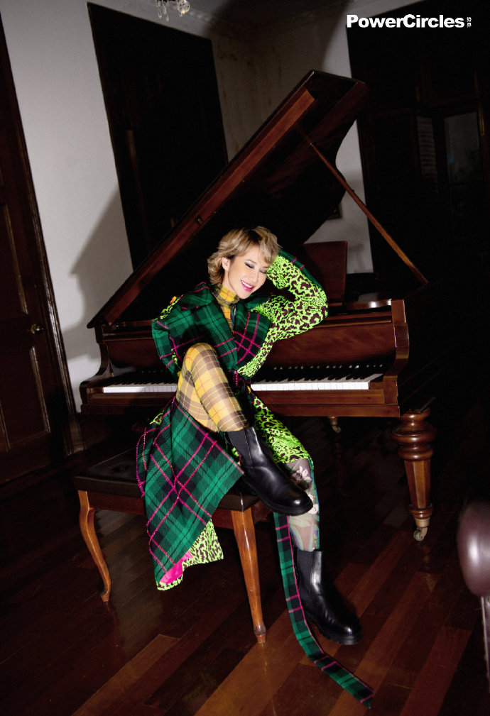 思加图水钻星空凉鞋同款,思加图镶钻小白鞋