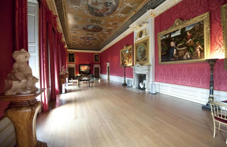 当王室成员打开大门在家里拍照时,我们才终可以一睹他们的豪宅