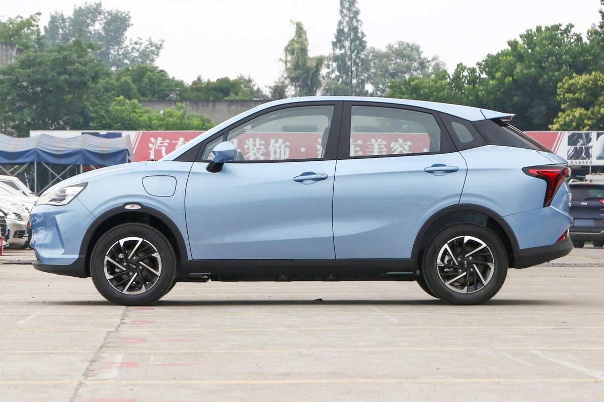 续航401km的哪吒x怎么样,哪吒aya401夏季真实续航多少公里