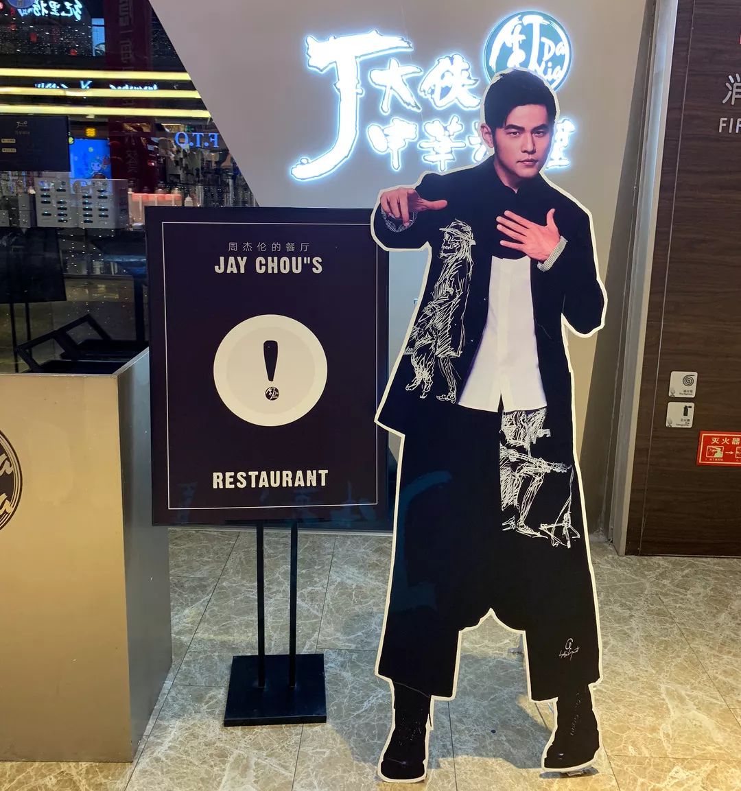 别去什么发布会演唱会了，这些地方就能见到你最喜欢的明星！