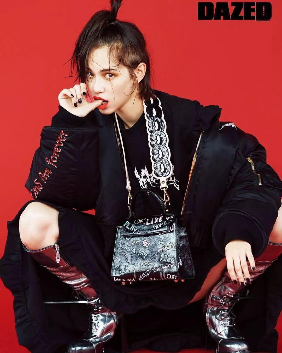 她是「挪威的森林」里的小绿，也是日本顶级女模，却不是日本人