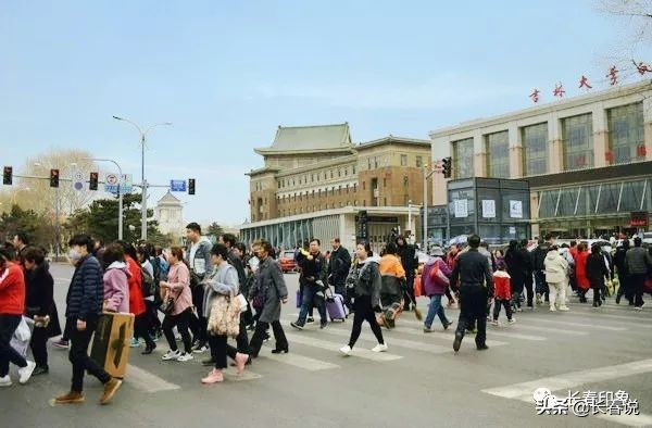 长春人民大街80年代和现在的变化,长春解放前的红旗街