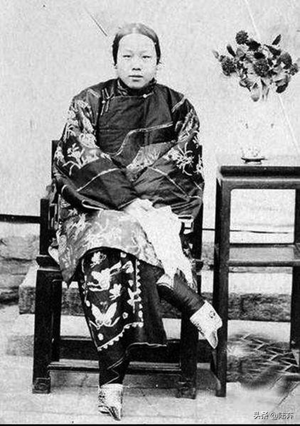 古代的三寸金莲到底有多可怕,三寸金莲古代陋习