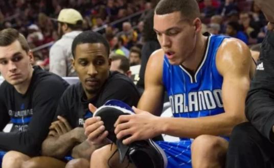 字母哥暴扣马修斯,马修斯垫脚杜兰特