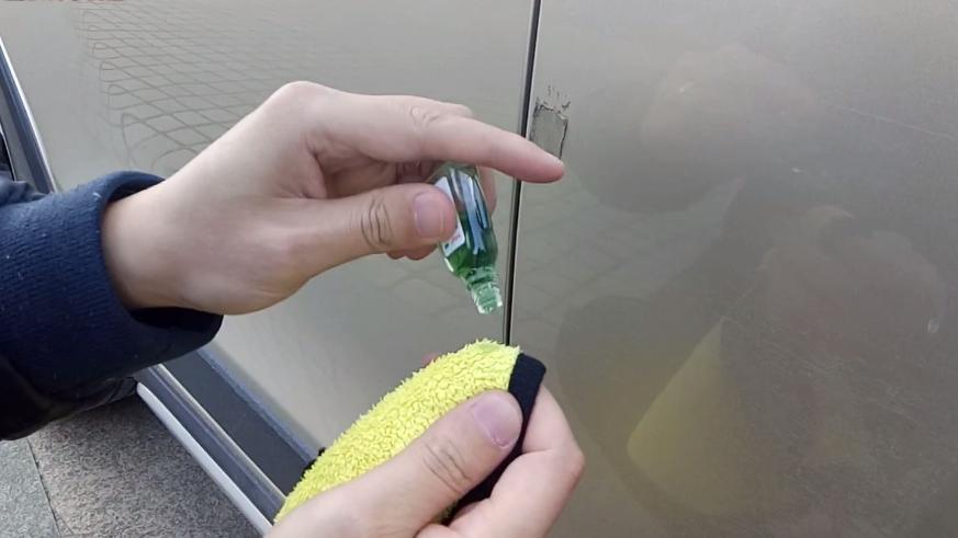 车上轻微的划痕用牙膏可以吗,车上有划痕用蜡可以去掉吗