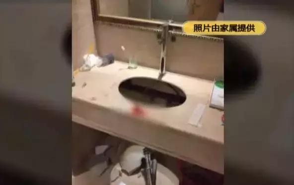 酒店浴室玻璃爆裂8岁小孩,小孩洗浴摔倒事件