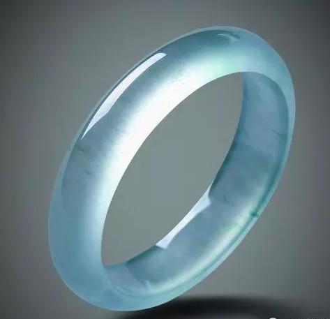 翡翠手镯基本知识大全,翡翠手镯的鉴赏方法和技巧