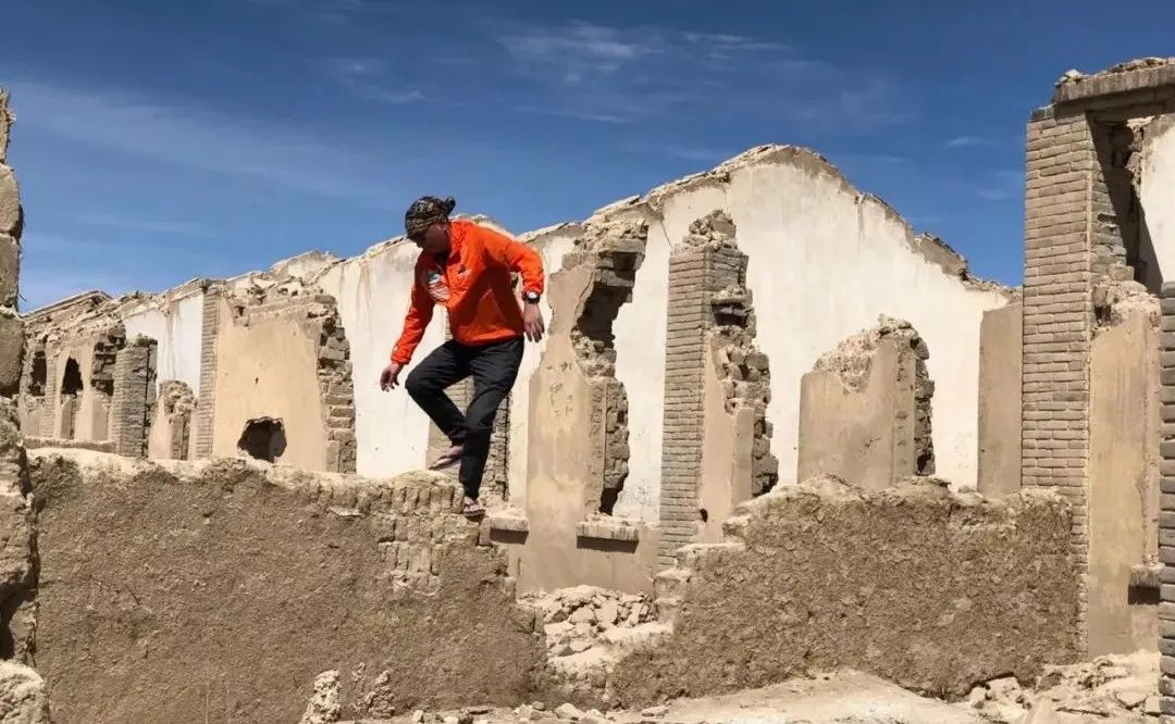 茫崖艾肯泉夏季游攻略,青甘大环线艾肯泉