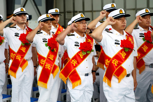 一位服役28年的老退转谈逐月的过渡性和对“神图”的研讨式批判