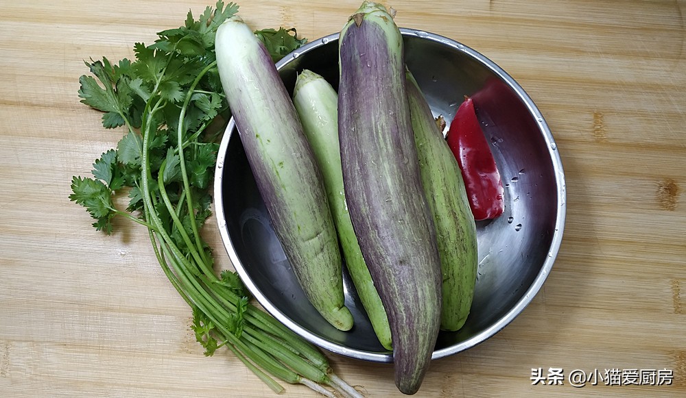 家常凉拌蒜香茄子的做法,想吃点开胃爽口的菜