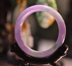 翡翠品种春带彩 (春带彩鱼翡翠挂件)