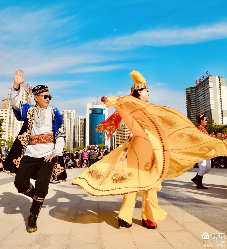 洛阳牡丹广场：*疆新**舞大联欢