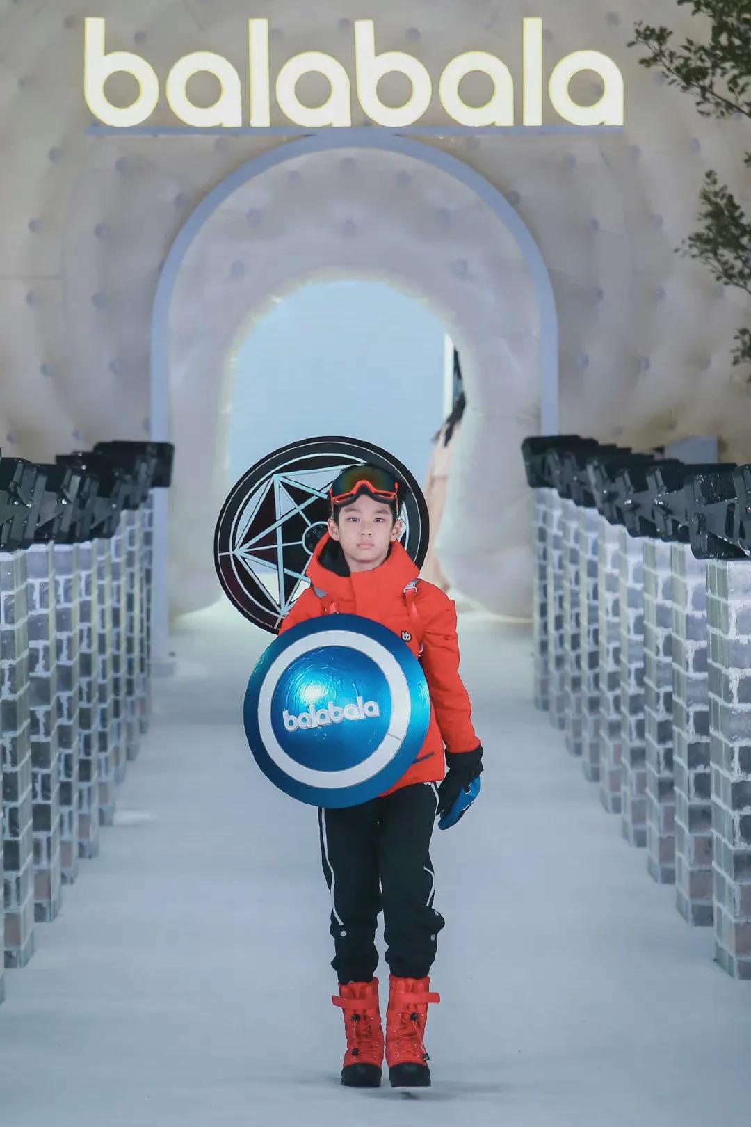 爬雄伟长城,看balabala“羽你相绒”大秀,孩子们的冬天充满想象