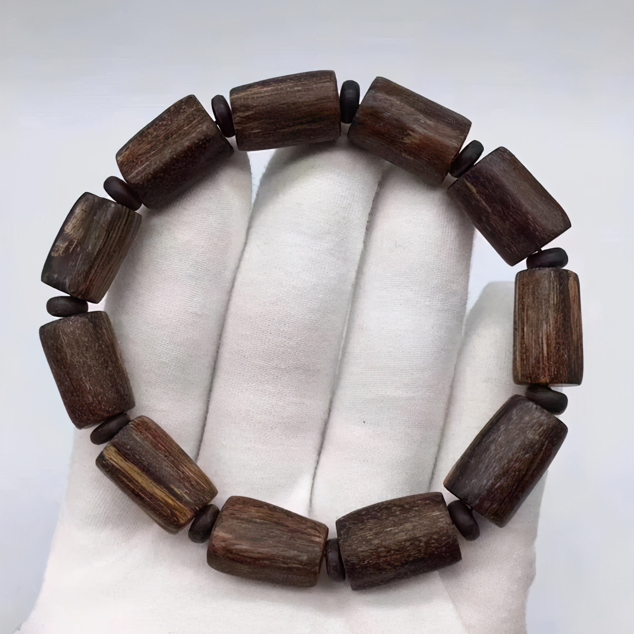 沉香很容易开裂,如何防止沉香开裂