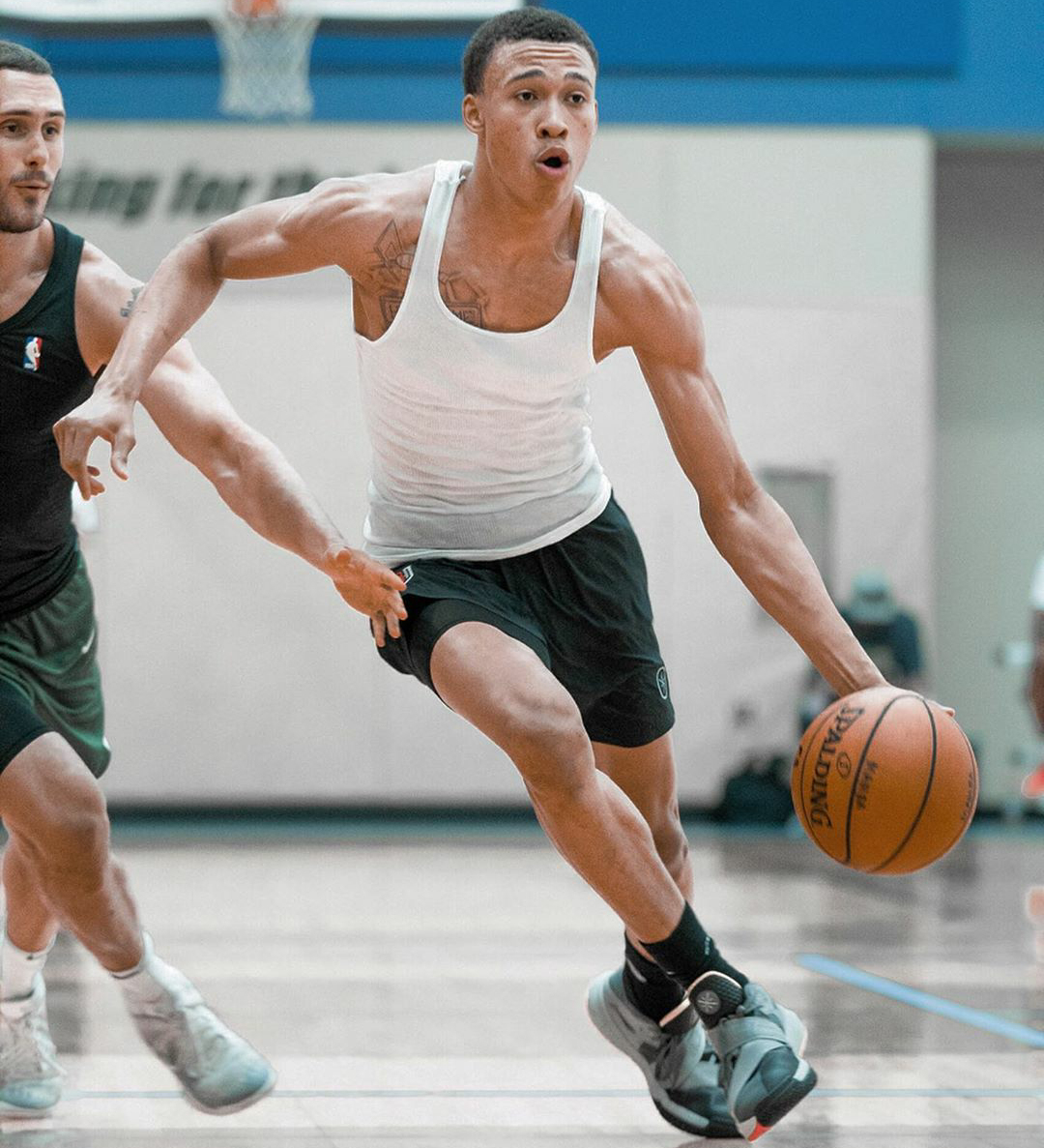 李宁2020新签约的球星是谁,新秀签李宁