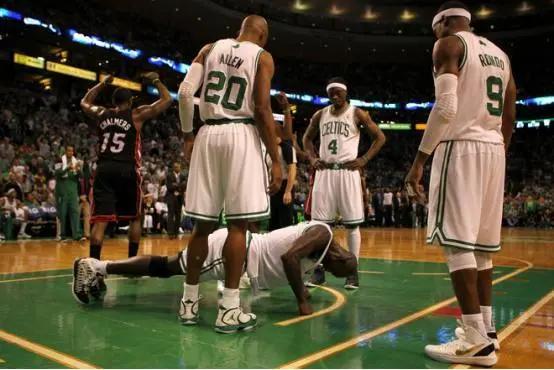 狼王加内特穿过的球鞋,球鞋加内特