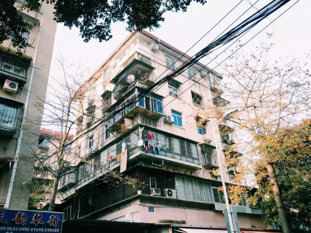 为了小孩把房子卖了回老家,为了孩子把房卖了