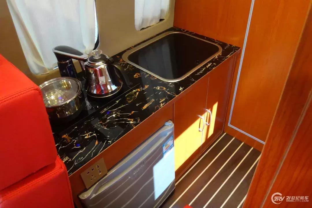 高度2.8米以下4座房车最新款,福田4座房车价格