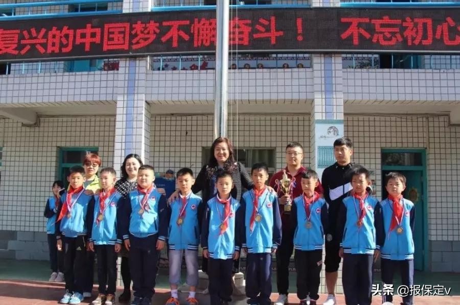 驰骋足球赛场,新市场小学春季足球联赛