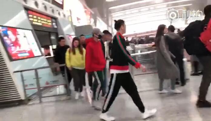 鹿晗真的不坐飞机么,鹿晗的经历和事件